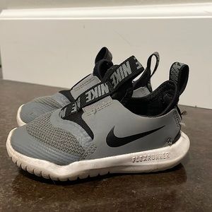 Nike/Toddler FlexRunner Grey, Black,White Athletic Shoes Size 6c